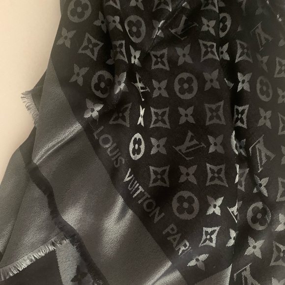 LOUIS VUITTON Monogram Shine Shawl - Black/Silver - NWoT! - Picture 8 of 12